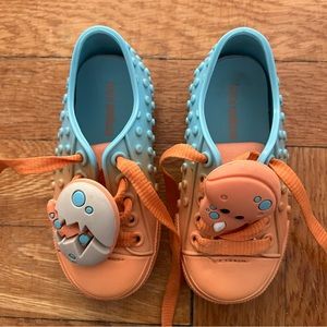 Mini Melissa sneaker jelly shoes blue and orange dinosaurs size US 7 / EU 22/23